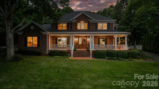 3740 Pinecrest Drive NE, Hickory, NC 28601