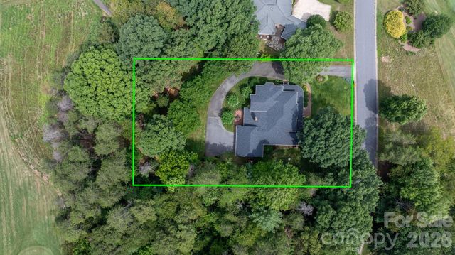 3740 Pinecrest Drive NE, Hickory, NC 28601