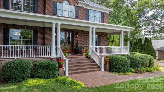 3740 Pinecrest Drive NE, Hickory, NC 28601