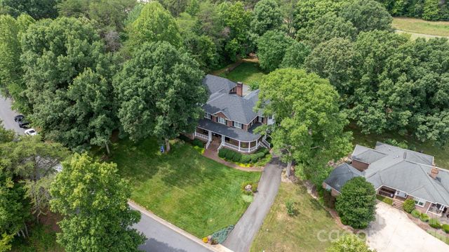 3740 Pinecrest Drive NE, Hickory, NC 28601