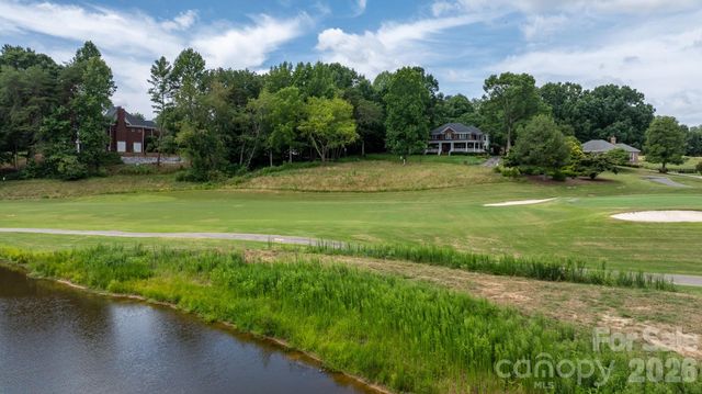 3740 Pinecrest Drive NE, Hickory, NC 28601