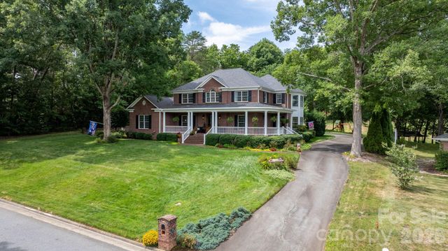 3740 Pinecrest Drive NE, Hickory, NC 28601