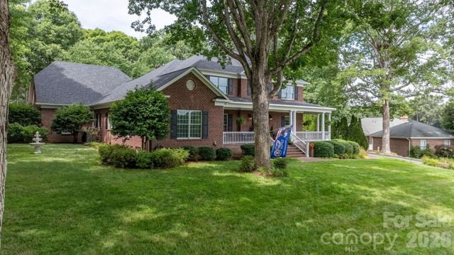 3740 Pinecrest Drive NE, Hickory, NC 28601