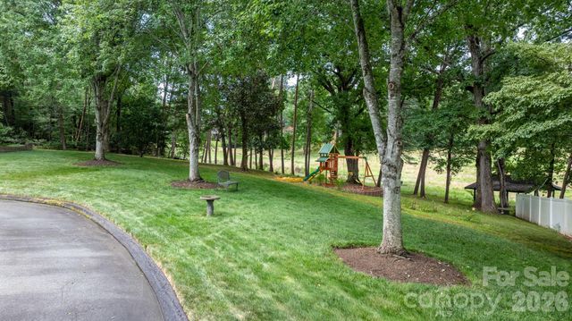 3740 Pinecrest Drive NE, Hickory, NC 28601