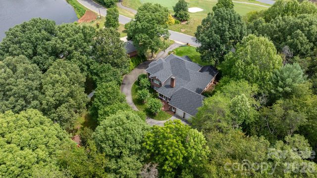 3740 Pinecrest Drive NE, Hickory, NC 28601