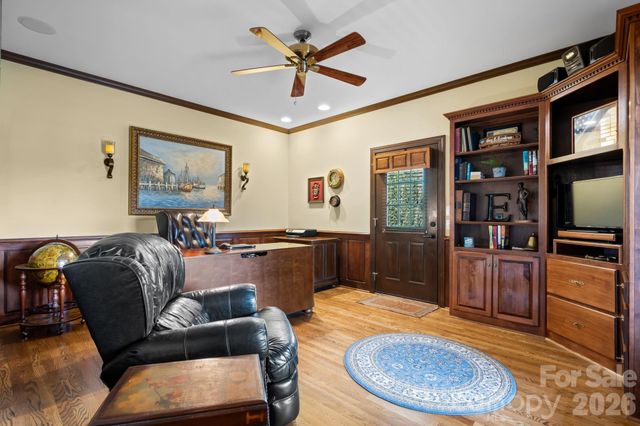 3740 Pinecrest Drive NE, Hickory, NC 28601