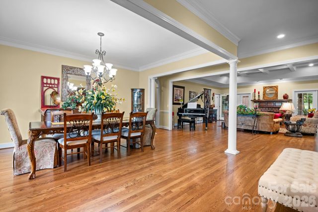 3740 Pinecrest Drive NE, Hickory, NC 28601
