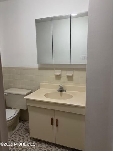 47 Village Green Way, Hazlet, NJ 07730