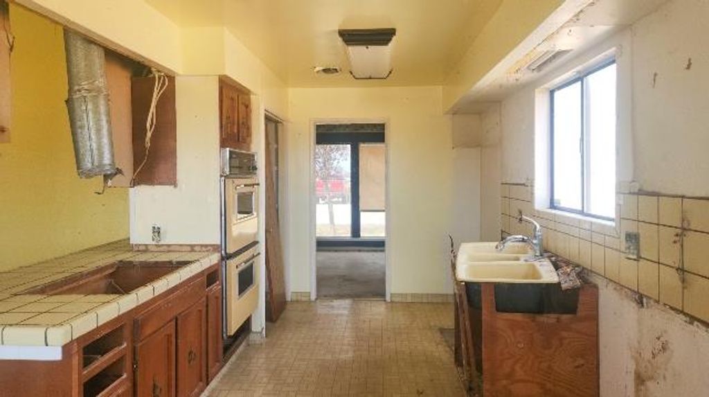 Image 6 of property listing at 20614 S Garfield Avenue, Riverdale, CA 93656