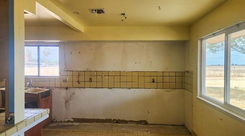 Image 7 of property listing at 20614 S Garfield Avenue, Riverdale, CA 93656