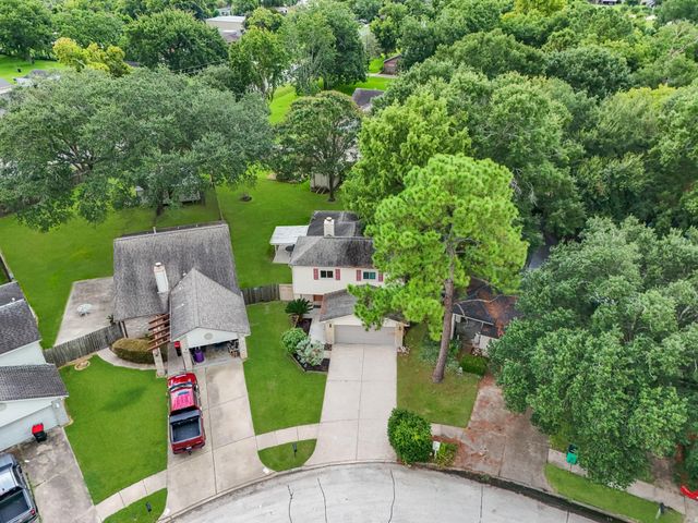 24 Crestbriar Court, Baytown, TX 77521