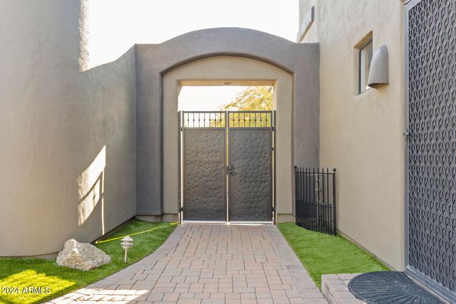 11362 E DALE Lane, Scottsdale, AZ 85262