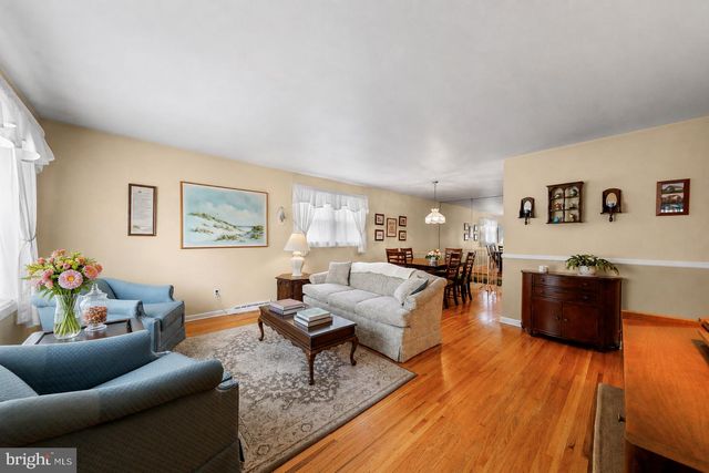 4 CHALFONT ST, Cinnaminson, NJ 08077