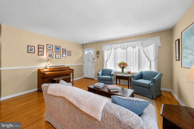 4 CHALFONT ST, Cinnaminson, NJ 08077