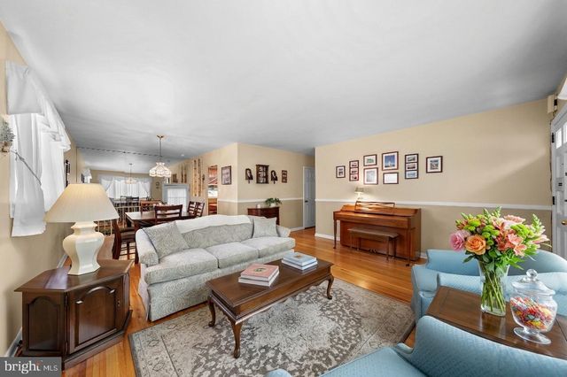 4 CHALFONT ST, Cinnaminson, NJ 08077