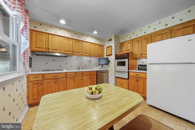 4 CHALFONT ST, Cinnaminson, NJ 08077