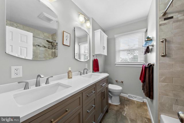 4 CHALFONT ST, Cinnaminson, NJ 08077