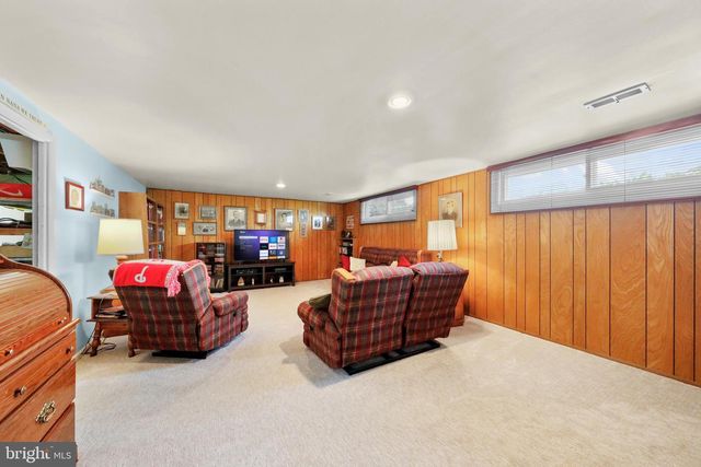 4 CHALFONT ST, Cinnaminson, NJ 08077