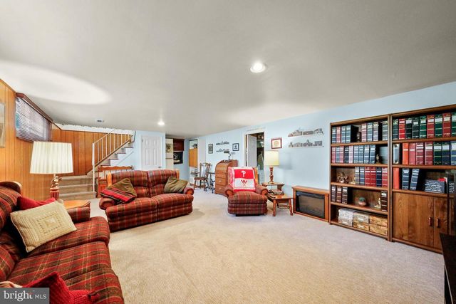 4 CHALFONT ST, Cinnaminson, NJ 08077