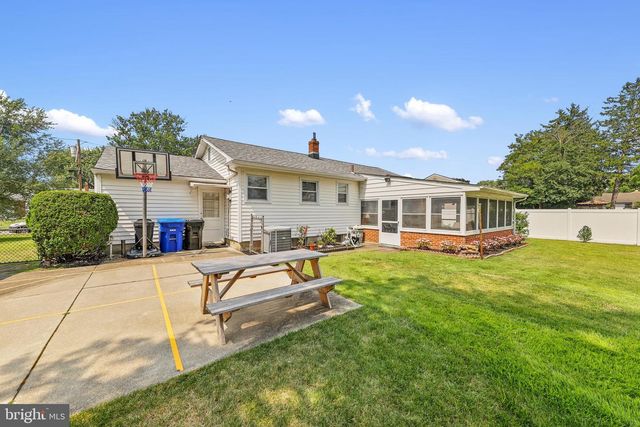 4 CHALFONT ST, Cinnaminson, NJ 08077