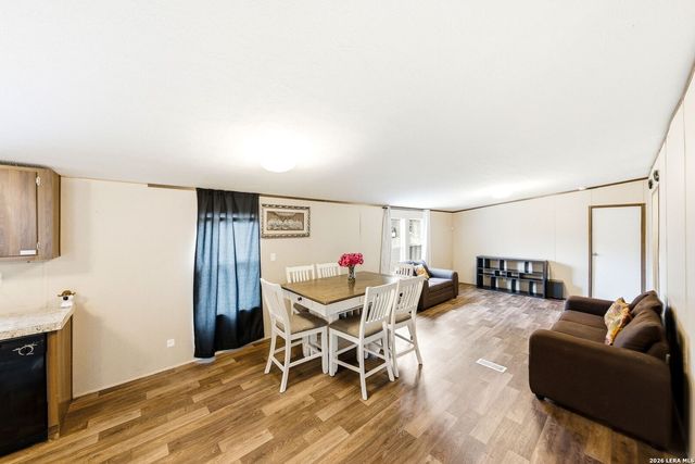 3907 ANAQUA DR, Elmendorf, TX 78112