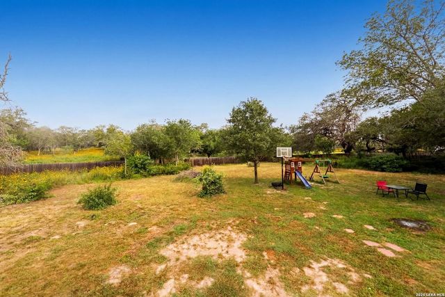 3907 ANAQUA DR, Elmendorf, TX 78112