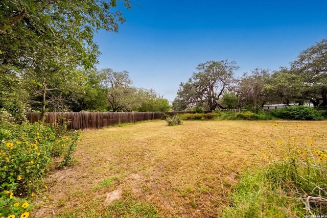 3907 ANAQUA DR, Elmendorf, TX 78112