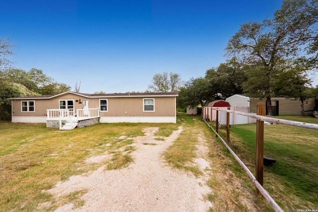 3907 ANAQUA DR, Elmendorf, TX 78112