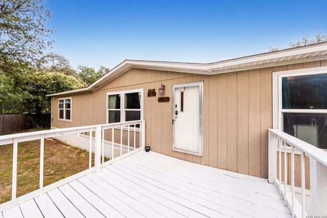 3907 ANAQUA DR, Elmendorf, TX 78112
