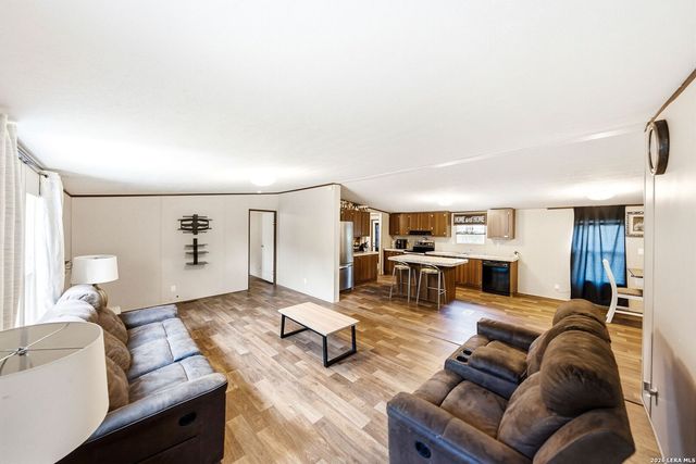 3907 ANAQUA DR, Elmendorf, TX 78112