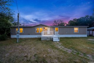 3907 ANAQUA DR, Elmendorf, TX 78112
