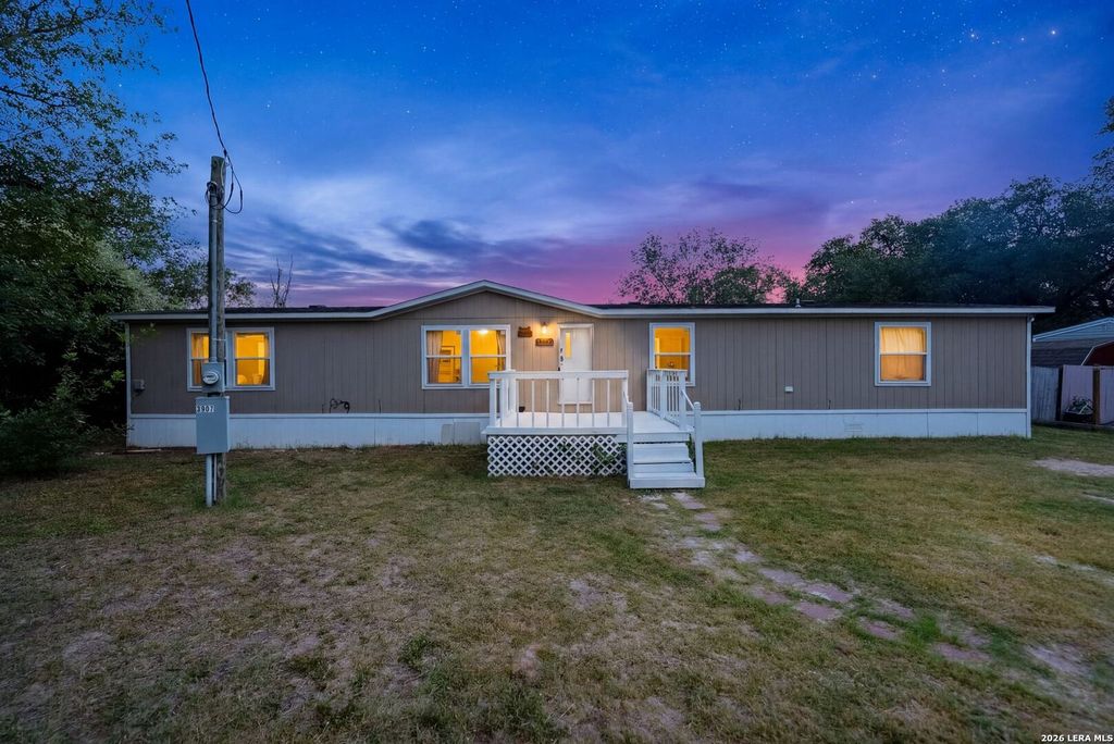3907 ANAQUA DR, Elmendorf, TX 78112