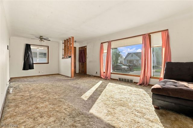 819 E 261st Street, Euclid, OH 44132