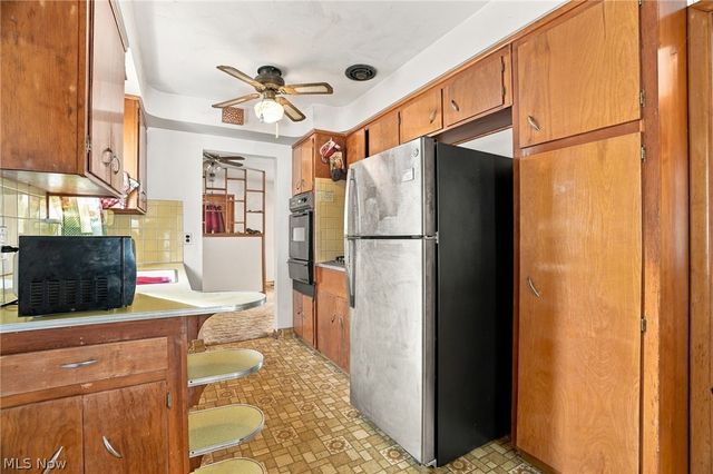 819 E 261st Street, Euclid, OH 44132