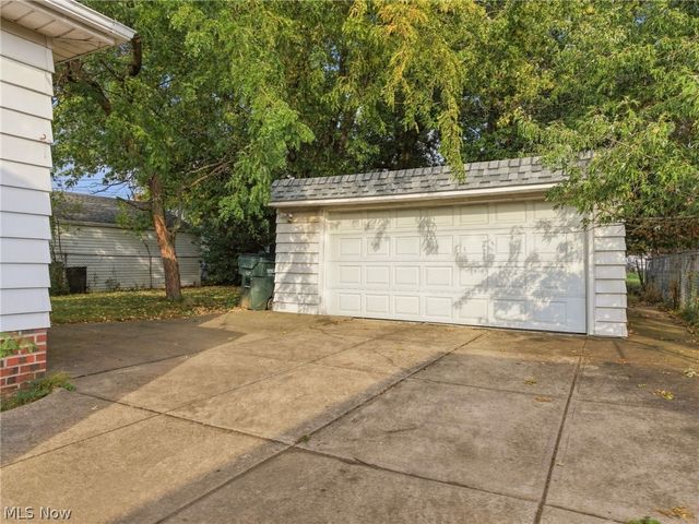 819 E 261st Street, Euclid, OH 44132