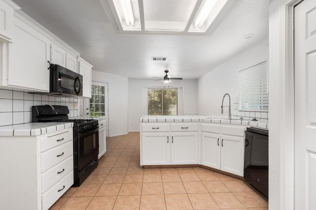 4518 W Escalon Avenue, Fresno, CA 93722