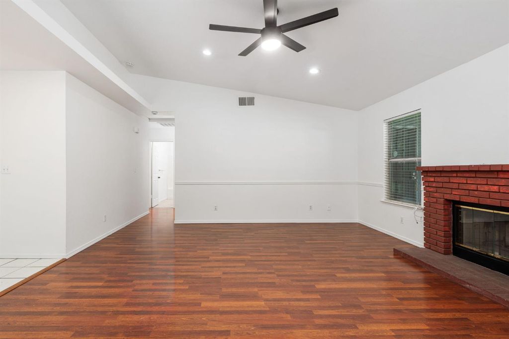 Image 10 of property listing at 4518 W Escalon Avenue, Fresno, CA 93722