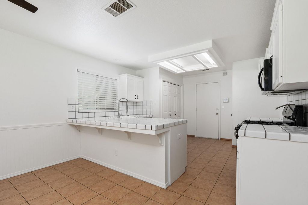 Image 12 of property listing at 4518 W Escalon Avenue, Fresno, CA 93722