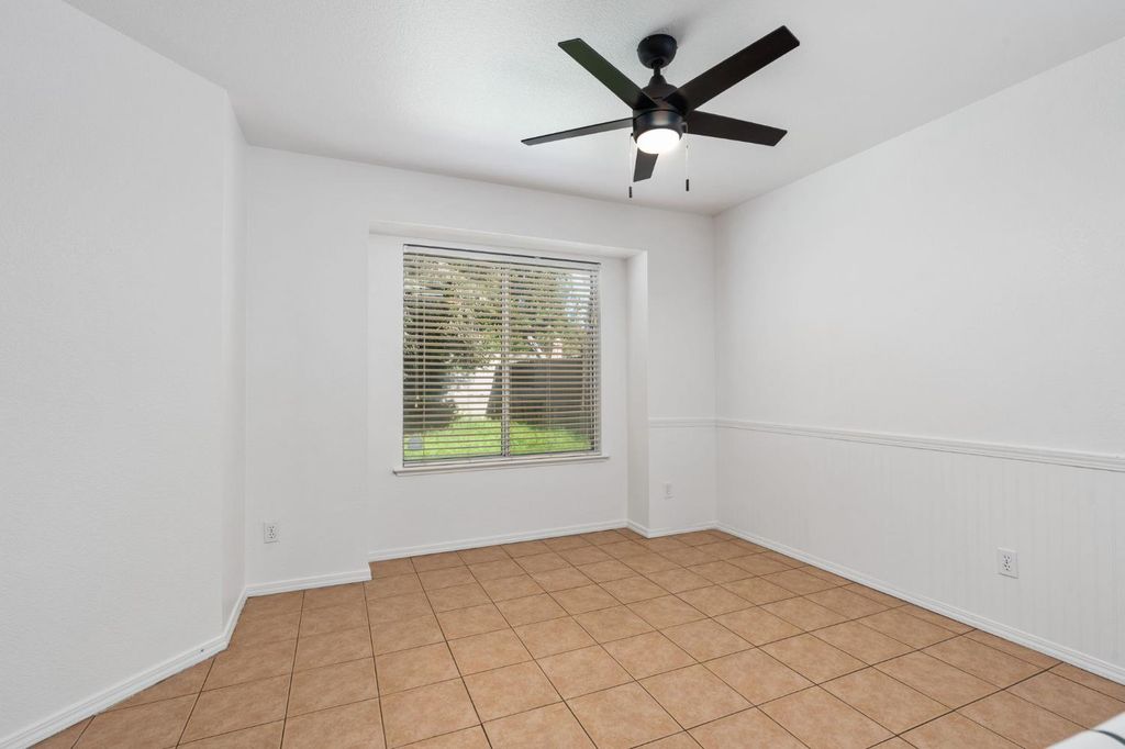 Image 14 of property listing at 4518 W Escalon Avenue, Fresno, CA 93722