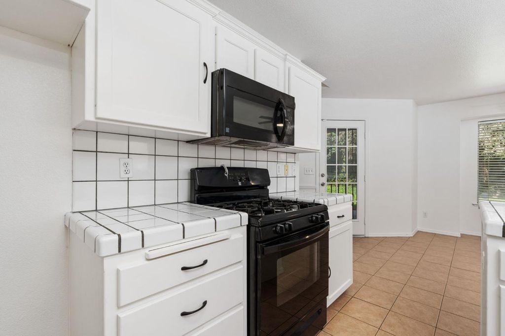 Image 15 of property listing at 4518 W Escalon Avenue, Fresno, CA 93722