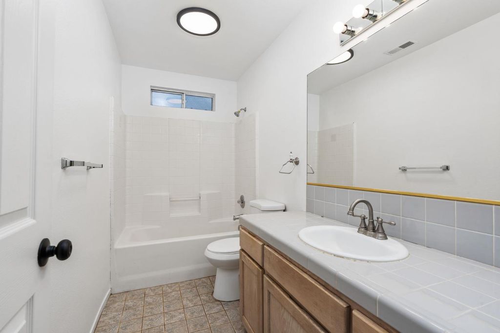 Image 21 of property listing at 4518 W Escalon Avenue, Fresno, CA 93722