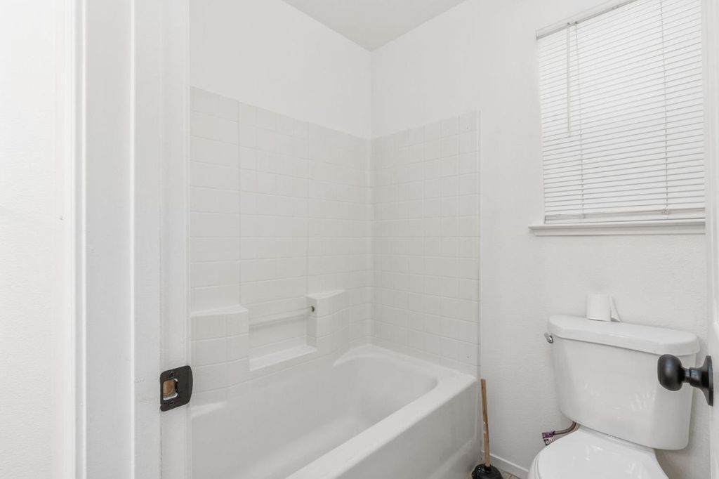 Image 25 of property listing at 4518 W Escalon Avenue, Fresno, CA 93722