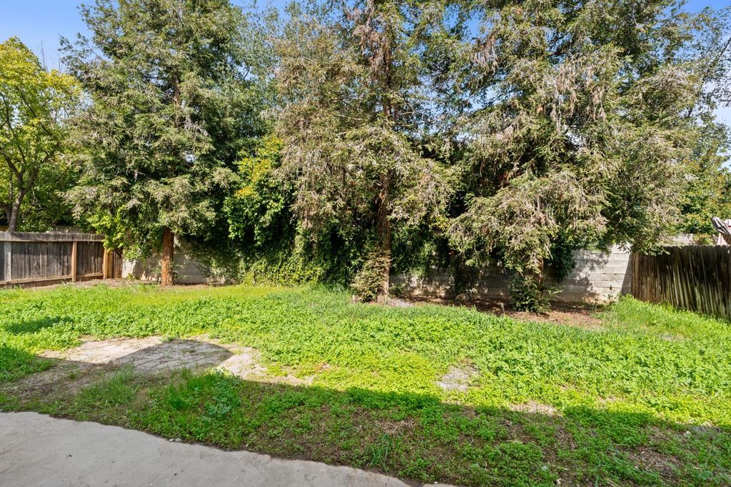 Image 27 of property listing at 4518 W Escalon Avenue, Fresno, CA 93722