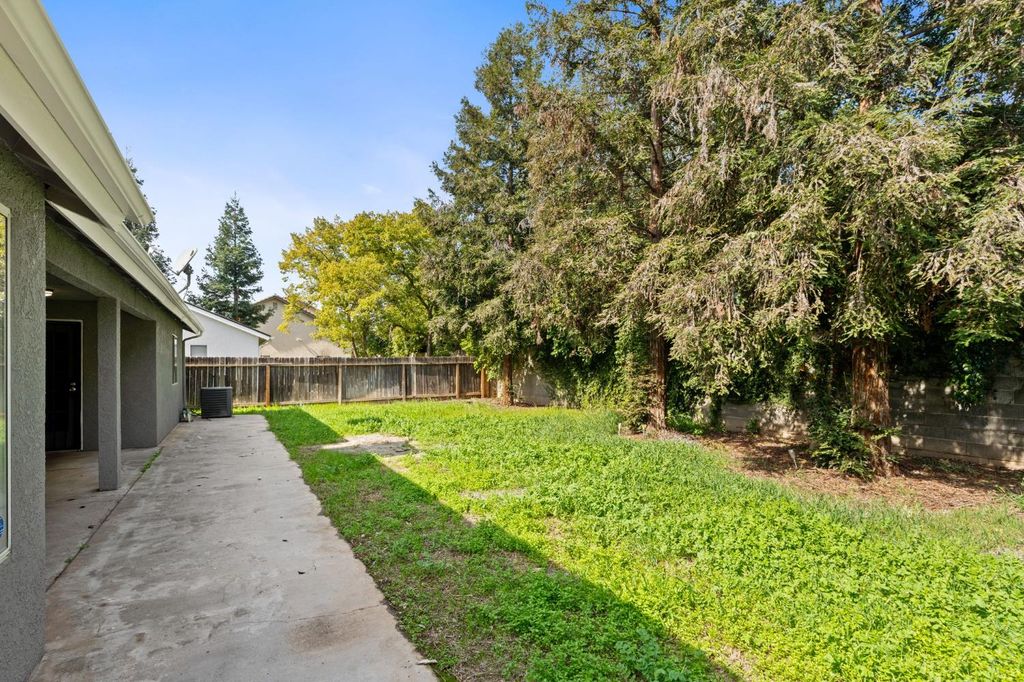 Image 28 of property listing at 4518 W Escalon Avenue, Fresno, CA 93722