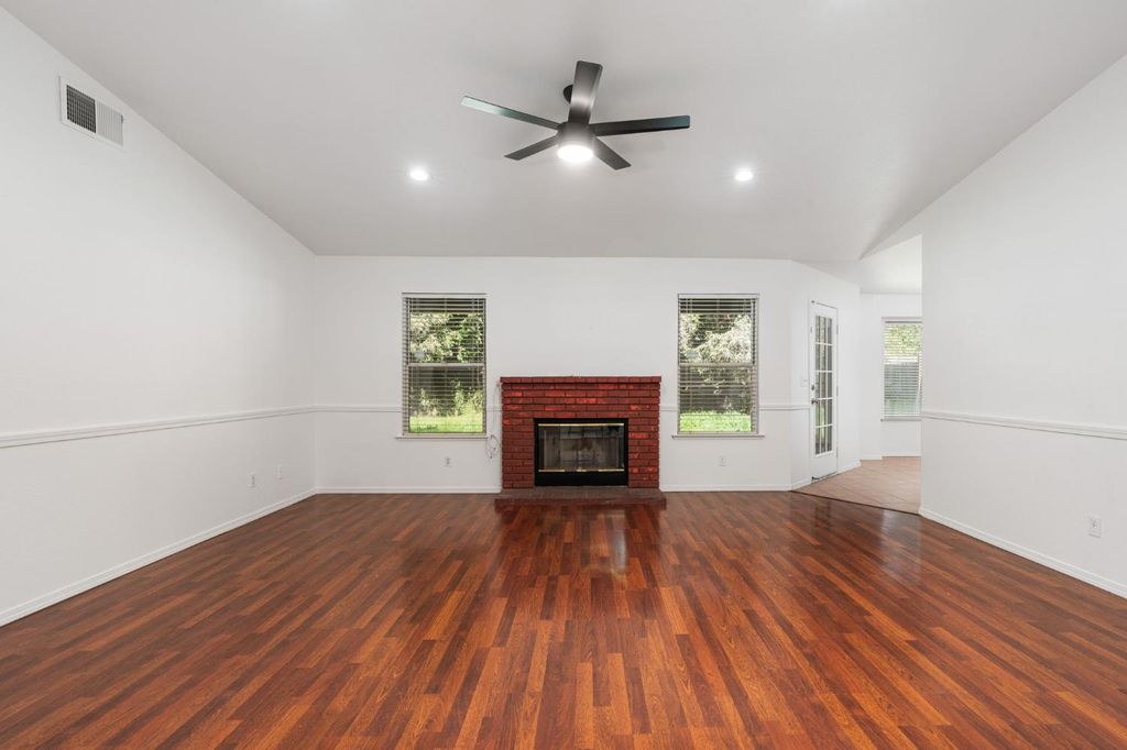 Image 5 of property listing at 4518 W Escalon Avenue, Fresno, CA 93722