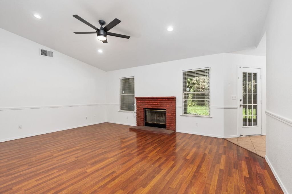 Image 6 of property listing at 4518 W Escalon Avenue, Fresno, CA 93722