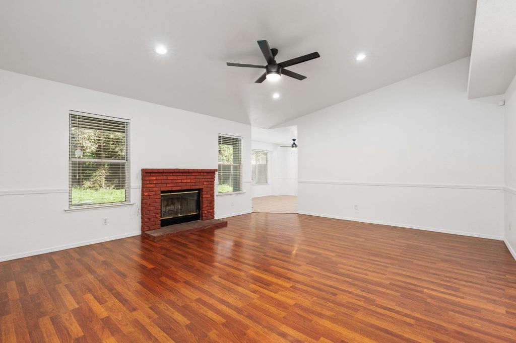 Image 9 of property listing at 4518 W Escalon Avenue, Fresno, CA 93722