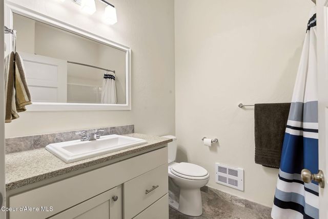 408 Becker LN, Dover, ID 83825