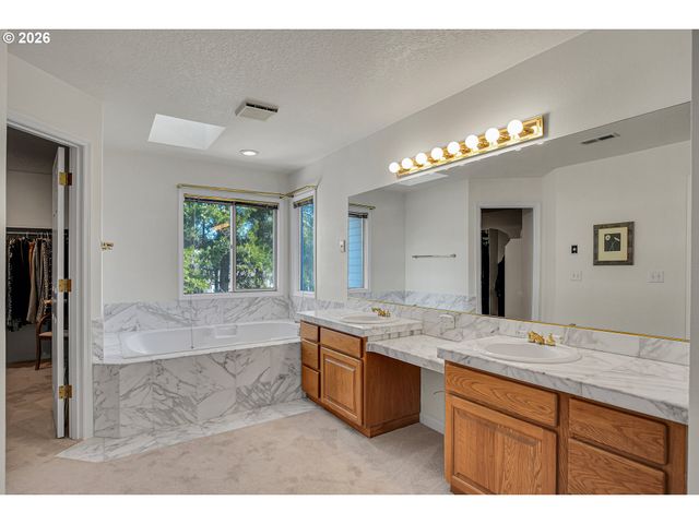 822 Nw TURNBERRY Ter, Beaverton, OR 97006