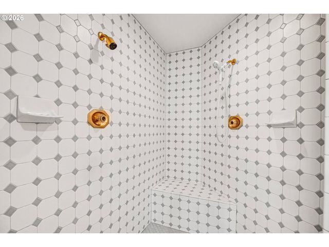 822 Nw TURNBERRY Ter, Beaverton, OR 97006